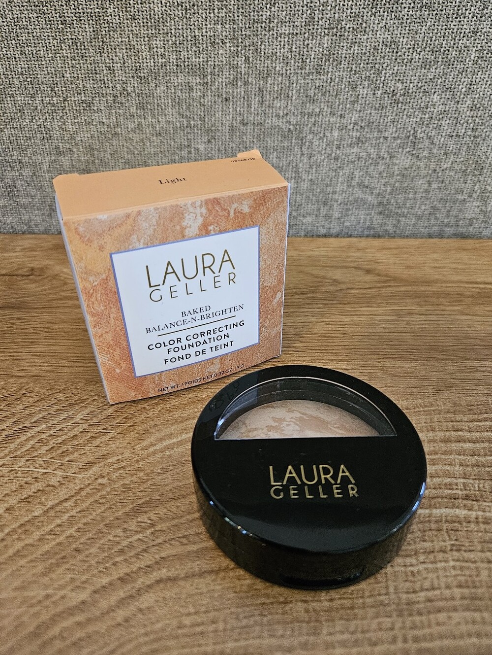 Laura Geller Baked Balance-N-Brighten Foundation - Light